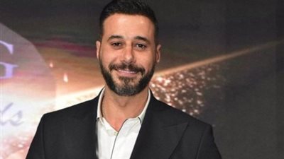 أحمد السعدني في صراعات مع أمينة خليل في 