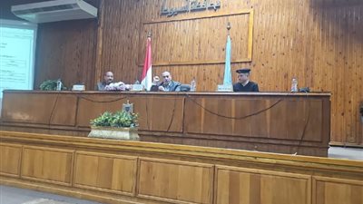 محافظ أسيوط يوجه بإجراء حصر لمستحقي سكن كريم بالمناطق الأكثر احتياجا