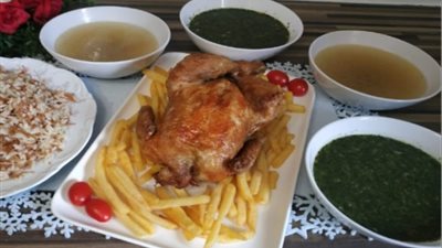 وجبة المصريين المفضلة، طريقة عمل الملوخية بالفراخ في أقل وقت