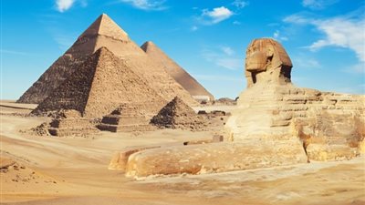 عالم مصريات يكشف حقيقة بناء الفضائيين للأهرامات