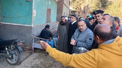 وفاة 5 أشخاص وإصابة 4 آخرين.. محافظ أسيوط يتفقد موقع انهيار منزل منفلوط