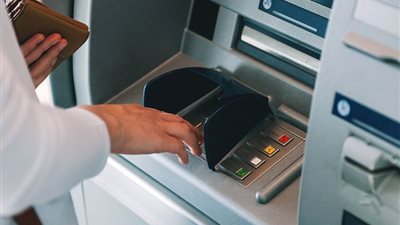 حدود الإيداع اليومي من ATM بـ10 بنوك في 2025 (تفاصيل)