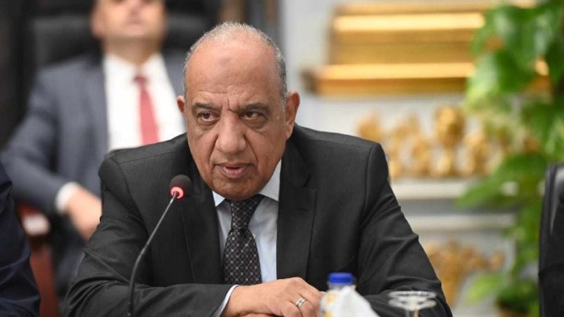 محمود عصمت وزير الكهرباء والطاقة المتجددة
