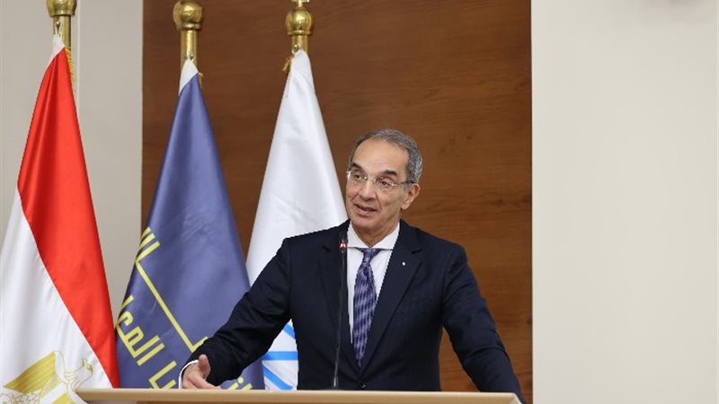 عمرو طلعت وزير الاتصالات وتكنولوجيا المعلومات