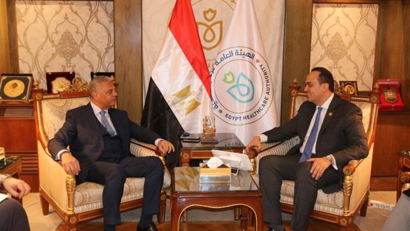 أثناء الاجتماع بين قيادات الجانبين