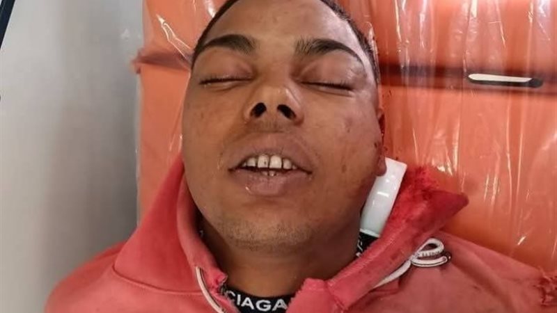 الشاب المصاب في الحادث