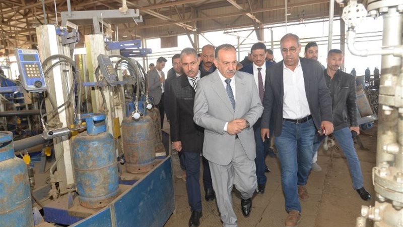 محافظ أسيوط يتفقد مصنع البوتاجاز 