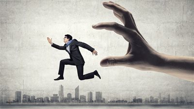 أستاذة اجتماع تكشف أسباب عدم تحمل بعض الشباب للمسئولية (فيديو)
