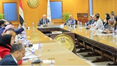 وزير التعليم يعقد جلسة نقاشية مع الصحفيين حول نظام البكالوريا