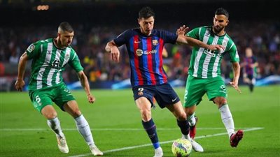 موعد مباراة برشلونة وريال بيتيس في كأس ملك إسبانيا 2024-2025 والقنوات الناقلة