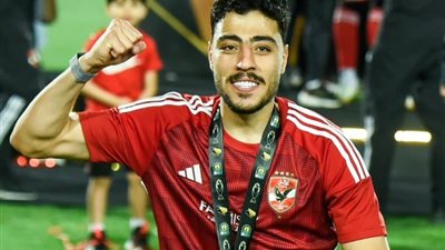 بالصور، جمهور الأهلي يطالب أكرم توفيق بالبقاء مع الفريق