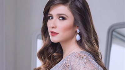 مي عز الدين لـ ياسمين عبدالعزيز: «مش هنسى طبطبتك عليا بعد وفاة أمي»