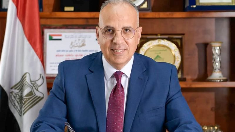 وزير الموارد المائية والري 