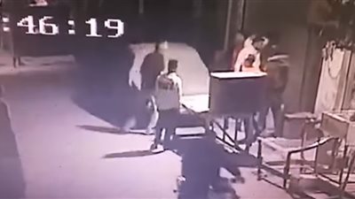 «ضربوه في بيته»، عاطلون يعتدون على مالك عقار بالمعادي بسبب المخدرات