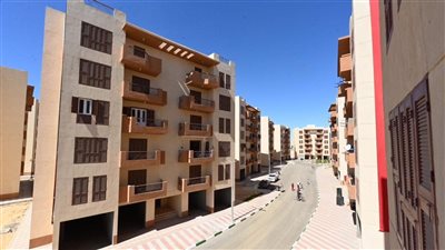 وزير الإسكان يتابع سير العمل بالمشروعات السكنية في المدن الجديدة