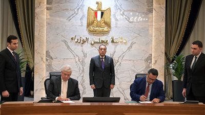 رئيس الوزراء يشهد توقيع مذكرتي تفاهم بين بنك المعرفة واتحاد الجامعات العربية ومجالس البحث العلمي