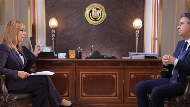 وزير التموين مع الإعلامية لميس الحديدي