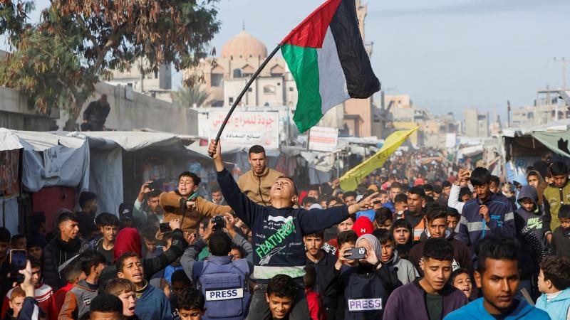 احتفال الفلسطيينيين بوقف إطلاق النار