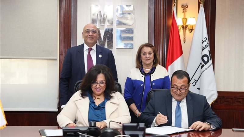 صورة من ابرام التعاقد
