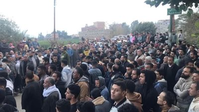 تشييع جثمان محمد حفني بعد مقتله في مشاجرة مروعة بالمنوفية