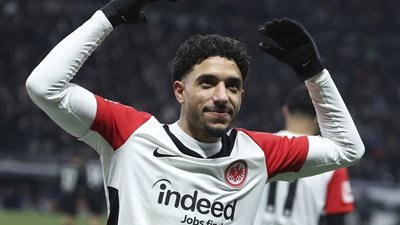 تأجيل الكشف الطبي لعمر مرموش يثير التساؤلات حول انتقاله إلى مانشستر سيتي