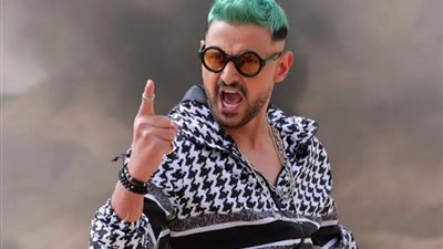 بتقليد أميتاب باتشان ومزح لورنس، رامز جلال يخطف الأجواء في الـ «Joy Awards» 