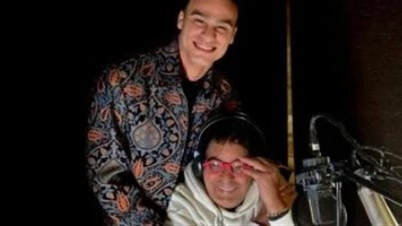 محمد منير مع الشاعر مصطفى حدوتة