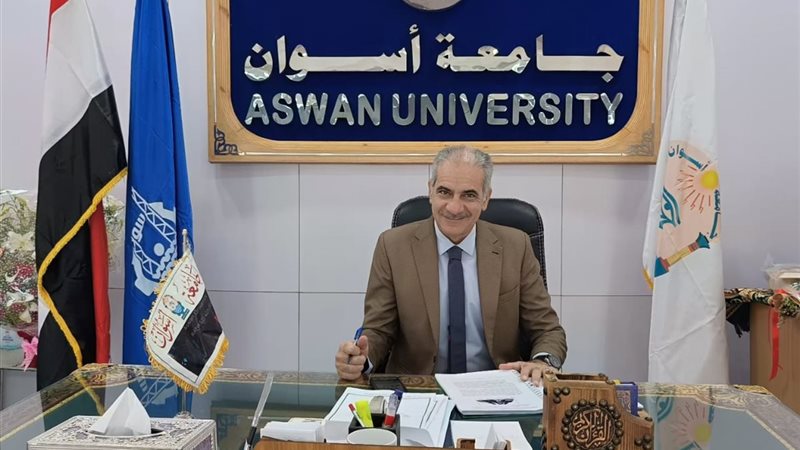 الدكتور لؤي سعد الدين نصرت، القائم بأعمال رئيس جامعة أسوان
