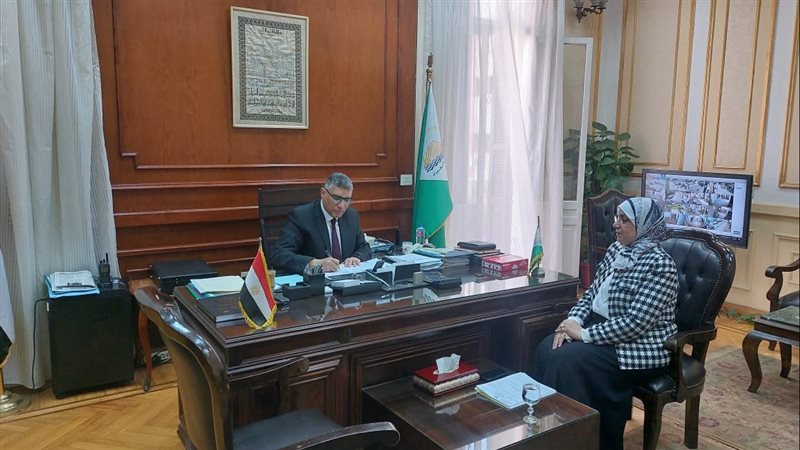 محافظ الجيزة ومدير مديرية الشئون الصحية