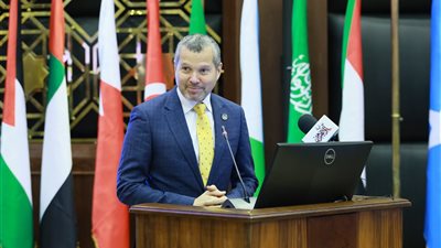 أمين المنظمة البحرية الدولية: الأكاديمية العربية توفر بيئة تعليمية مثالية للطلاب