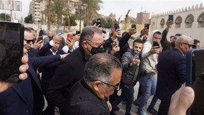 محمود الخطيب يحضر جنازة الراحل ميمي الشربيني (صور)
