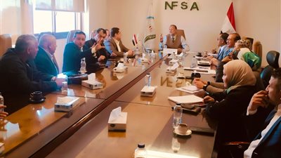 رئيس القومية لسلامة الغذاء يستعرض مع مصدري النباتات الطبية دفع عمليات التصدير