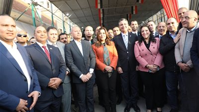 وزيرا التنمية المحلية والتموين ومحافظ القاهرة يفتتحون سوق اليوم الواحد بالزيتون