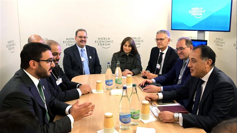 رئيس الوزراء يلتقي رئيس مجلس إدارة صندوق العمل 
