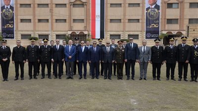 قيادات الدقهلية يضعون إكليل الزهور على نصب الشهداء احتفالا بالذكرى 73 لعيد الشرطة