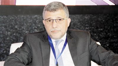 خبير اقتصادي يكشف أسباب انخفاض أسعار النفط في الأسواق العالمية