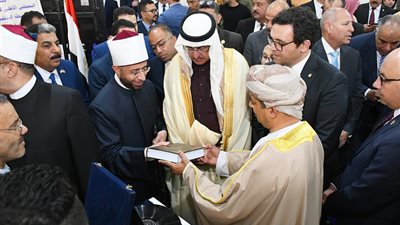 وزير الأوقاف يتفقد جناح المجلس الأعلى للشئون الإسلامية بمعرض الكتاب 