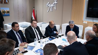 لزيادة الحركة الوافدة إلى مصر .. وزير السياحة يعقد لقاءات مع كبار وكالات السفر