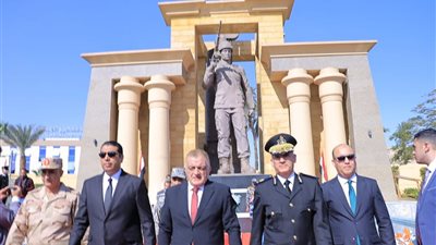 محافظات مصر تحتفل بعيد الشرطة.. أرواح شهداء الواجب تستقبل أكاليل الوفاء (فيديو)