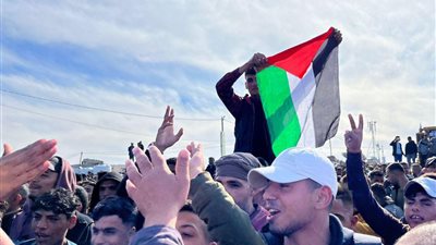 وصول 114 أسيرًا فلسطينيًا إلى رام  الله ضمن الدفعة الثانية لتبادل الأسرى (فيديو وصور)