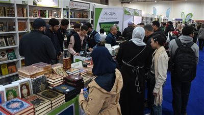 «كامل العدد».. إقبال جماهيري كبير في ثالث أيام معرض الكتاب تزامنًا مع عيد الشرطة