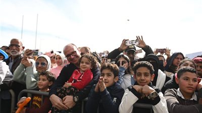 معرض القاهرة الدولي للكتاب يسجل 445 ألف زائر خلال اليوم الثانى