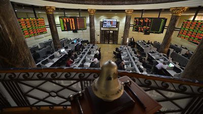 خبير اقتصادي: ضريبة الدمغة أقل عبئًا على المستثمرين مقارنة بـ «الأرباح الرأسمالية»