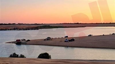 حكاية بحيرة مسحورة في الفيوم يتغير لون مياهها كل ساعة 