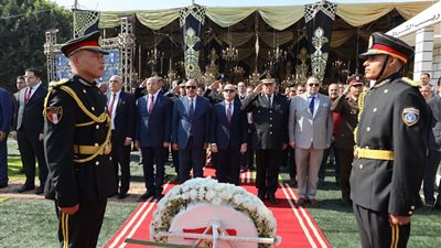 محافظ كفر الشيخ  يهدي صقور الداخلية أكاليل الحب في الذكرى الـ 73 لعيد الشرطة 