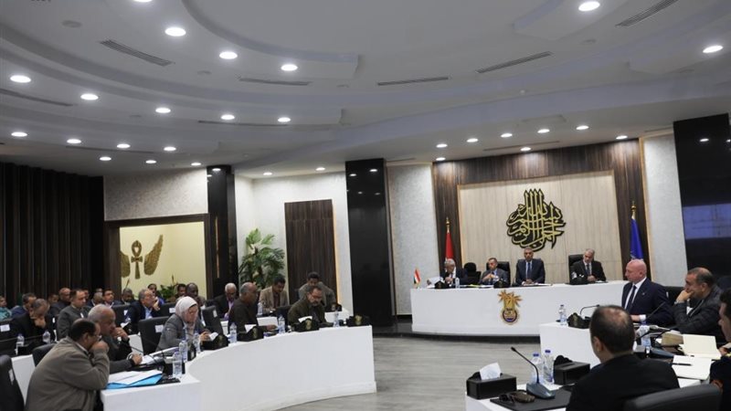 محافظ أسوان يترأس إجتماع المجلس التنفيذى 