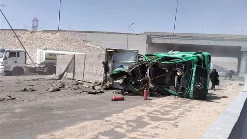  انقلاب تريلا محملة بالمكرونة