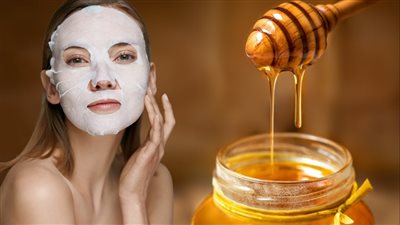 بشرة أكثر نضارة.. فوائد العسل للوجه قبل النوم