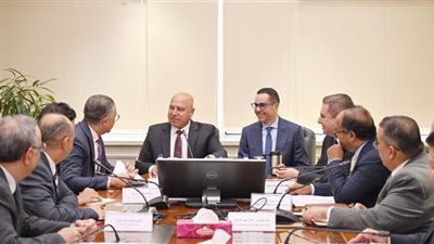 بحث معايير الموافقة على إنشاء المناطق الحرة الخاصة الجديدة (تفاصيل)