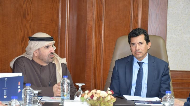 وزير الشباب والرياضة مع الدكتور جمال بن حويرب